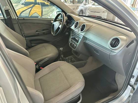 VOLKSWAGEN VOYAGE 1.6 MI COMFORTLINE 8V FLEX 4P MANUAL